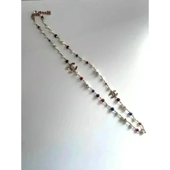 Vintage Chanel Faux pearl and Resin necklace - Picture 3 of 7